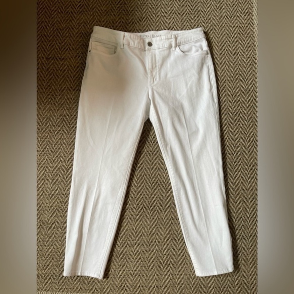 White House Black Market White Cropped Jeans Size 12
